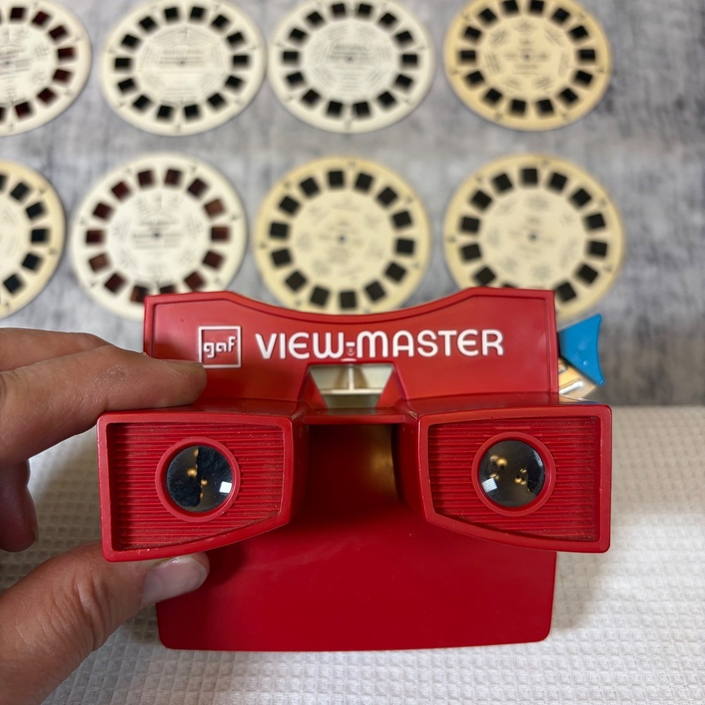 Vintage GAF View-Master Lot 2 Viewers Red Cream 28 Reels Disney Wonder Woman USA